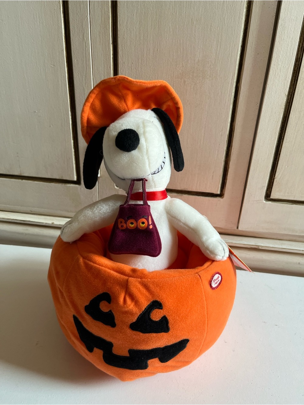 NWT Hallmark Halloween Peanuts Snoopy in Pumpkin on Wheels Plush Animated Music